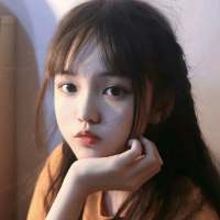 趁你还年轻去绿你想绿的人 两个人各怀心事相拥在