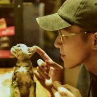 ，， 死死地拽着你那破破烂