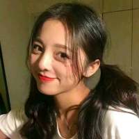 少女:暑假快乐嘞 玩累了吧，该散了吧。