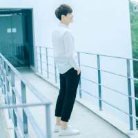 【清新男生头像】白衬衣的你还是那么好看。 摇下过度坚强，透彻才