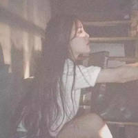 眼泪终究汇不成海洋  人总要自己学会成长 我还喜欢你，一如既往