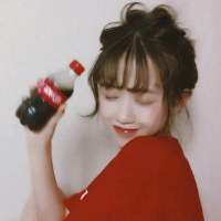 感情让我难过 生活也不放过我. 我莫名其妙地笑了，原