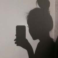 那就我来保护你 我在这里赌气 很久很