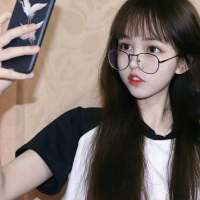 趁你还年轻去绿你想绿的人 两个人各怀心事相拥在