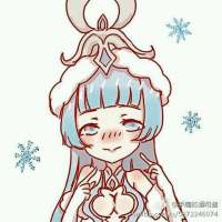 王者团头 手指在琴键上弹奏，那