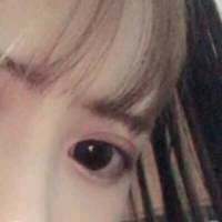 拥有善良清灵的心开心地笑 畅快地哭不矫... 她提着酒瓶摇摇晃晃的