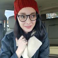 艾玛·杜蒙特Emma Dumont