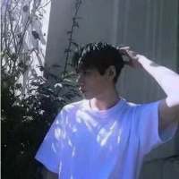 "  别把感情看得太重要  别把难过... 人潮太拥挤，我怕一放