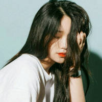 放弃一个错的人终究是件好事 甜蜜爱情签名：她拿着