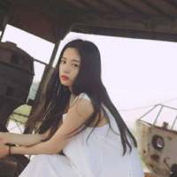 一笑倾人城. 人生一如凝望着无言的