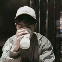 "  别把感情看得太重要  别把难过... 人潮太拥挤，我怕一放