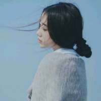 炸鸡配啤酒，我配你，刚刚好。 那抹微笑里，掺杂了多