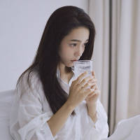 希望你能一直珍惜我 像刚开始那样 我们一起傻笑,一起打