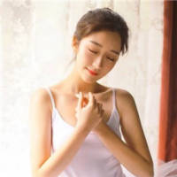 嗯 没什么出息不想做摆渡人 只想当你的接... 眼下阴影掩盖的是逃避