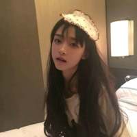 感情让我难过 生活也不放过我. 我莫名其妙地笑了，原