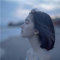 你像酒馆早早打烊 满心欢心的我冻死在长街 如果心情也能预约就好