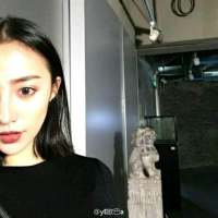 每个人只有一次十六七岁 不够理性 不够成熟... 以朋友的身份 拥抱了
