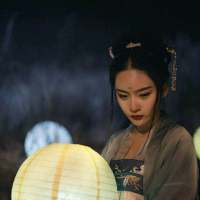 “北方有佳人 倾国又倾城” 现在的我能远观你不动