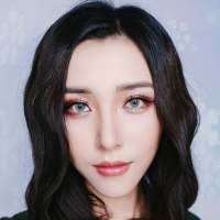 她总是回忆，她总是怀