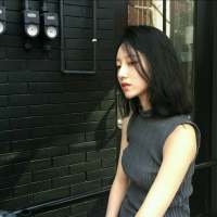 她很酷，只是很孤独 Story is v