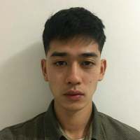 我以为不漏痕迹思念却满溢 那久违的心痛，难以形