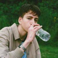 “一个女孩所能发的最大的脾气就是如同哑巴... 这样的决定或许有点感