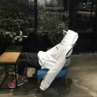 在你的国度里我是天方来客 我笑的多灿烂我哭的就