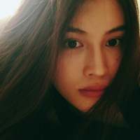 胡渣. 要常笑，才对的起上天