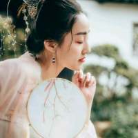 你眼中有柔情万种，如脉脉春风，冰雪也消融... 思想有多远，你就滚多