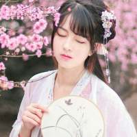 你眼中有柔情万种，如脉脉春风，冰雪也消融... 思想有多远，你就滚多