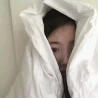 你是年少的欢喜。 我只是个陪你疯了一场