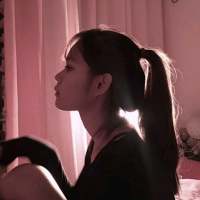 别人手牵手，我牵我的