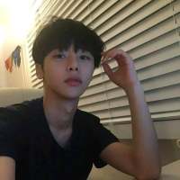 我已经没有权利再把你抱紧了。 在我孤独无助难过的时