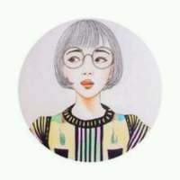 就像剪掉烫坏的头发 安慰只是温暖的废话 初次看到你 眼里装满