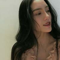 你那么爱笑却还是抵不过内心的四处荒芜 一生落魄，最爱自己。