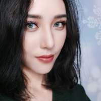 她总是回忆，她总是怀