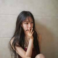 一个在逃避一个在施压。 我总不能跑到你面前，