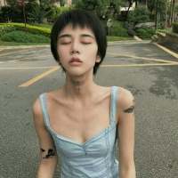 他知道风从哪个方向来 那个男孩，我陪他成熟