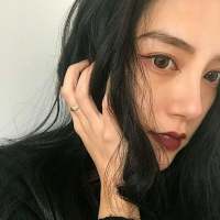 勉为其难 看，我还在笑，眼泪还