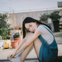 “ 因为有了人海 相遇才会显得那么意外 ” ... 不要在我面前拽，想当
