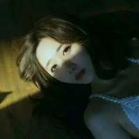 我躲在角落里经过，然
