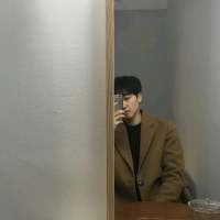 拼命对一个人好 生怕做错一点对方就不喜... 曾经也走过那些快乐的