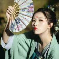 你眼中有柔情万种，如脉脉春风，冰雪也消融... 思想有多远，你就滚多