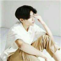 只是依旧静默，流离在