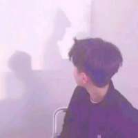 很遗憾吧 那么喜欢连张合照都没有 我喜欢一个人游荡在拥