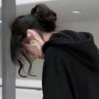 ：庆幸你来自远方 未听及我的过往 羡慕你们互相喜欢的爱