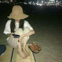L: 你知道什么是孤独吗