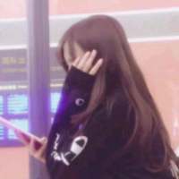 后来我们还是形同陌路吧。 因心中想你，便会轻声