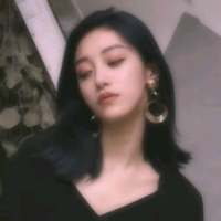 趁你还年轻去绿你想绿的人 两个人各怀心事相拥在