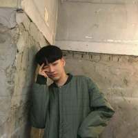“ 大概你们不喜欢我了” 踩在覆盖白雪的草地上